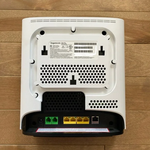 Bell Giga White Router - Picture 2 of 2